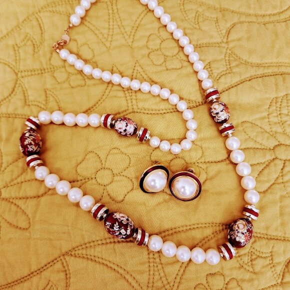 Vintage Creamy Faux Pearl & Crimson Red Cloisonne' Bead Necklace & Earrings - Picture 7 of 7